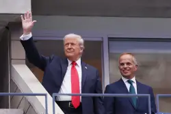 Carlos Alcaraz wins his 2nd U.S. Open at match delayed by Trump's attendance